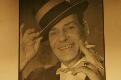 84 χρόνια πριν: Η πρώτη ομιλούσα ταινία του ελληνικού κινηματογράφου με πρωταγωνιστή τον Λάμπρο Κωνσταντάρα