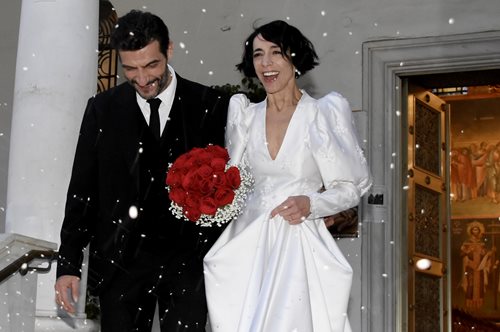 Έλενα Τοπαλίδου: Η γυμνή φωτογράφηση στην μπανιέρα και το νέο της επαγγελματικό βήμα