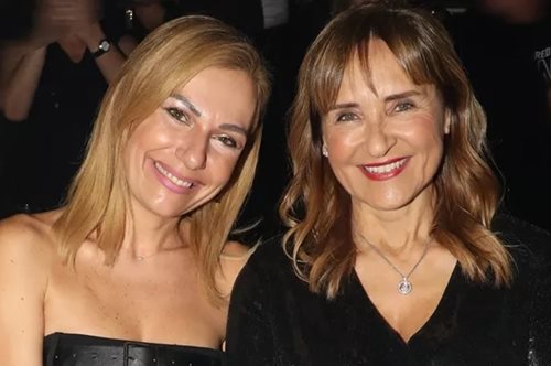 Τίνα Μεσσαροπούλου: Με γυαλιά μάσκα για φαγητό με τη Μάρα Ζαχαρέα