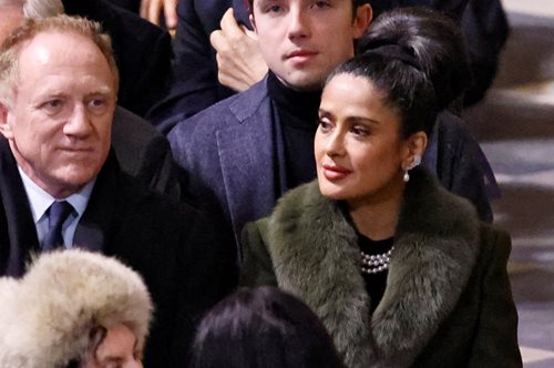 Η Σάλμα Χάγιεκ με Χολιγουντιανό αέρα στην τελετή επαναλειτουργίας της Παναγίας των Παρισίων