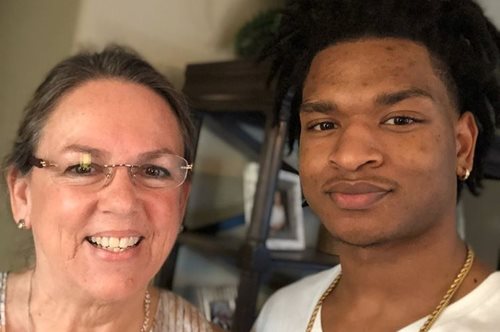 Τον κάλεσε στο Thankgiving κατά λάθος κι έκτοτε πηγαίνει κάθε χρόνο!