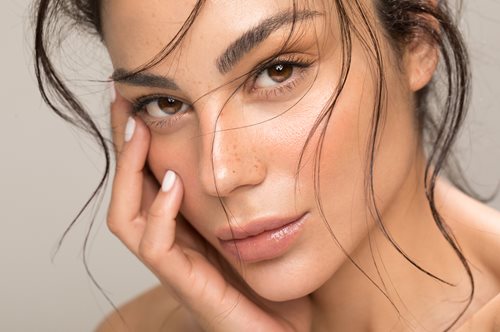 Ρετινόλη: Όλα όσα πρέπει να ξέρεις για το 