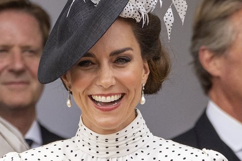 Κέιτ Μίντλετον: Εξαιρετικά κομψή με black&white σύνολο