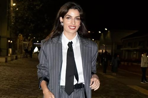 Η Τόνια Σωτηροπούλου με το πιο διάσημο κοστούμι της νέας σεζόν