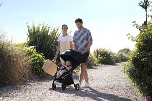 Διακοπές με το μωρό: Ανακάλυψα το ιδανικό καρότσι ταξιδιού που είναι άνετο και εξαιρετικά συμπαγές