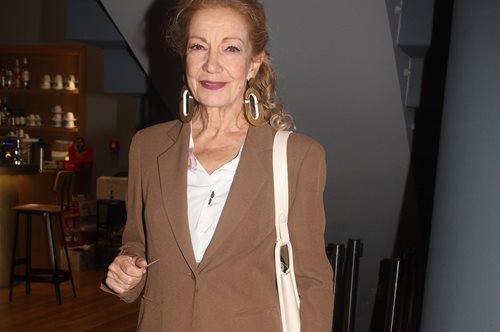 Πέμη Ζούνη: Φόρεσε το ethnic coat dress με πολύ στυλ