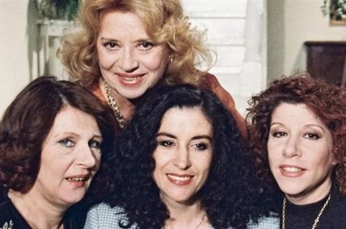 59 χρόνια πριν:  Μια σπάνια φωτογραφία της 96χρονης θείας Μπεμπέκας-Άννας Κυριακού με την Τζένη Καρέζη