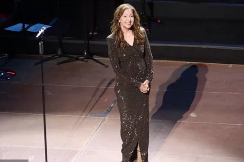 Βίκυ Λέανδρος: Η τελευταία υπόκλιση μιας παγκόσμιας ποπ σταρ