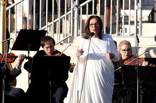 Νάνα Μούσχουρη: Συγκλόνισε η 89χρονη διεθνούς φήμης τραγουδίστρια στο Καλλιμάρμαρο