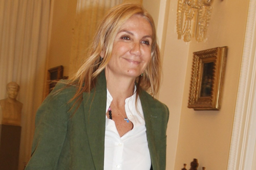 Η εμφάνιση της Μαρέβας Μητσοτάκη με total white look στο Ηρώδειο