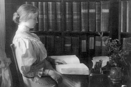 Έλεν Κέλερ: Η τυφλή και κωφή Αμερικανίδα που έγινε μία από τις κορυφαίες περσόνες του 20ου αιώνα