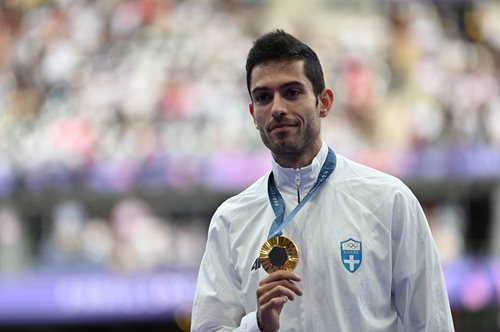 Η μεγάλη στιγμή του Μίλτου: Η απονομή του χρυσού μεταλλίου στον Μίλτο Τεντόλου