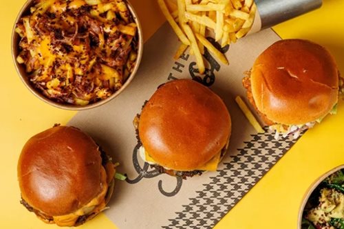 Στο 'Smash`n Bun' (και) για τα burgers τριών κορυφαίων σεφ