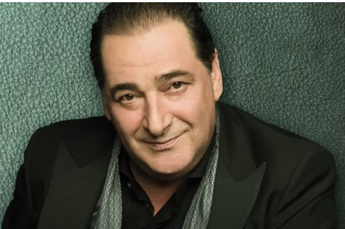 Πέθανε ο Βασίλης Καρράς - Θρήνος στο ελληνικό πεντάγραμμο