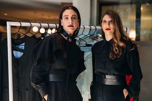 2WO+1NE=2: Ελληνική μόδα με ισχυρή ταυτότητα και καλλιτεχνικές ανησυχίες