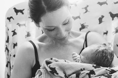 Λούσι Λιού: Η απόφασή της να γίνει μητέρα στα 47