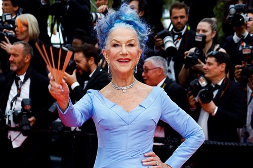 Έλεν Μίρεν: Κερδίζει επάξια το βραβείο καλύτερης εμφάνισης στο κόκκινο χαλί των Καννών
