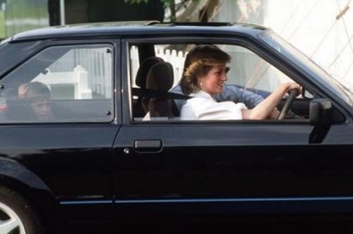 Βρετανία: Έναντι 869.000 ευρώ πουλήθηκε το παλιό αυτοκίνητο της πριγκίπισσας Νταϊάνα