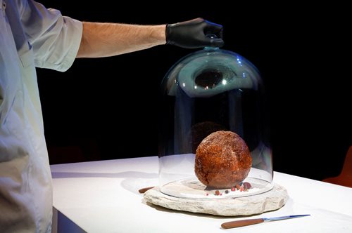 Μια σαλάτα Σίζαρ παρακαλώ και ένα μπιφτέκι από μαμούθ -από τι;