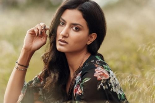 Ορόρα Μαριόν Αρζόγλου | Αυτή είναι η ταλαντούχα κόρη του Κώστα Αρζόγλου με την εξωτική ομορφιά