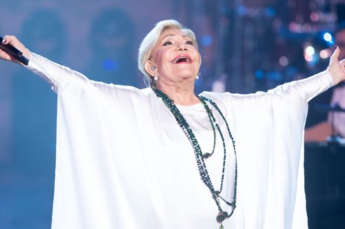 Εκθαμβωτική η Μαρινέλλα στη πρεμιέρα στο NOX με statement μαύρο κιμονό