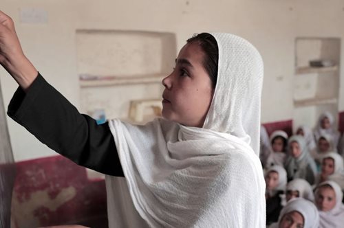 Οι μαθήτριες παραμένουν αποκλεισμένες από την εκπαίδευση στο Αφγανιστάν