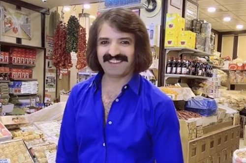 Μουράτ Ερντέμ: Ο 41χρονος Τούρκος που έχει κατακτήσει το TikTok ως η απόλυτη καρικατούρα