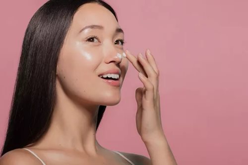 H DIY μάσκα προσώπου που λατρεύουν οι Κορεάτισσες χαρίζει υπέροχη λάμψη στο δέρμα