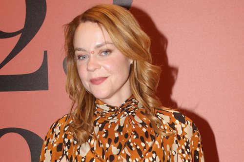 Λένα Παπαληγούρα: Στην βράβευσή της με το απόλυτο statement φόρεμα