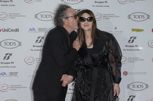 Μόνικα Μπελούτσι-Τιμ Μπάρτον: Πιο ερωτευμένοι από ποτέ, ποζάρουν στο κόκκινο χαλί