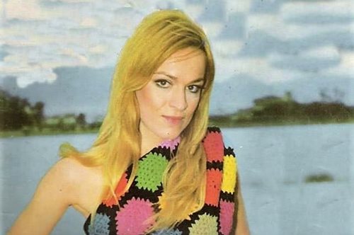 Μέμα Σταθοπούλου: Η Ελληνίδα Μπριζίτ Μπαρντό νύφη στον γάμο της - Με υπέροχο λιτό νυφικό