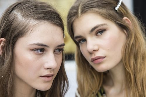 Μαύρο ή καφέ eyeliner; Ποιο να επιλέξεις και γιατί