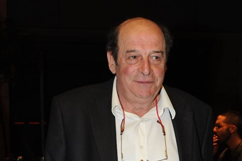 Μανούσος Μανουσάκης: Η λογοτέχνης μητέρα, η θεία Ειρήνη Παπά και ο εξάδελφος Αίας Μανθόπουλος