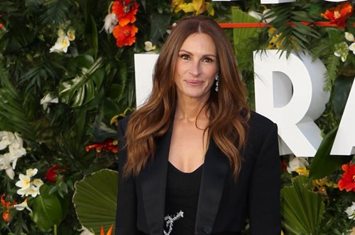 Τζούλια Ρόμπερτς: Η selfie για τα γενέθλιά της με την Τζένιφερ Άνιστον