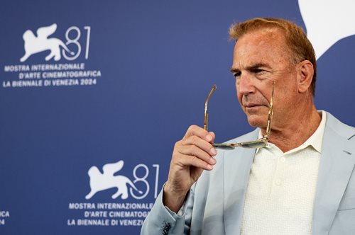 Φεστιβάλ Βενετίας 2024: Σούζαν Σάραντον και Κέβιν Κόστνερ σε ένα συγκινητικό reunion