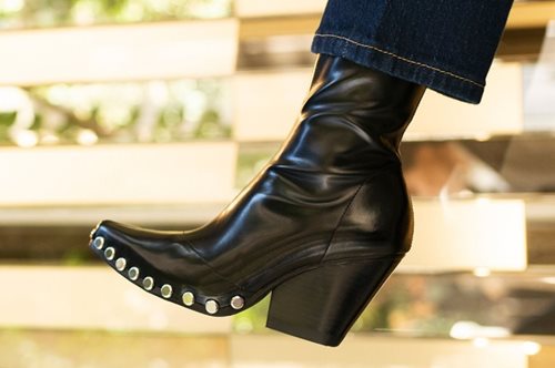 Η νέα συλλογή παπουτσιών του Jeffrey Campbell θα ενθουσιάσει τις shoe lovers