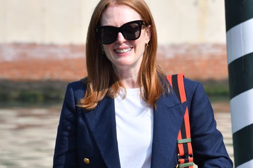 Φεστιβάλ Βενετίας: Οι σταρ άνω των 50 μας δείχνουν τον σωστό τρόπο να φορέσουμε το blazer