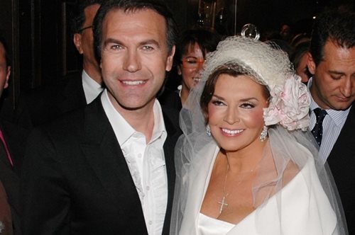 Όταν η Μιμή Ντενίση παντρεύτηκε τον Σωτήρη Πολύζο με παρανυφάκι την 8χρονη κόρη της Μαριτίνα