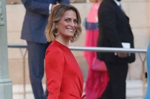 Η Τατιάνα Μπλάτνικ εντυπωσιακή με καφτάνι με τον Νικόλαο Γκλίξμπουργκ και την μητέρα της