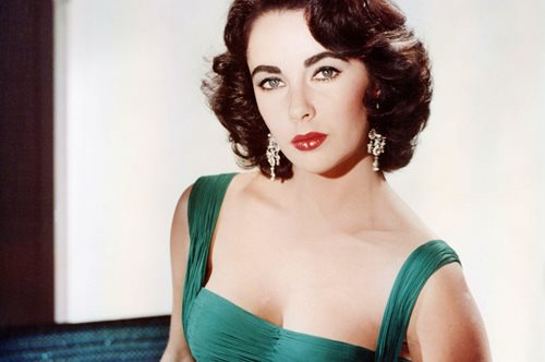 Η Elizabeth Taylor φορά το θρυλικό σετ διαμαντιών Cartier που της χάρισε ο Mike Todd
