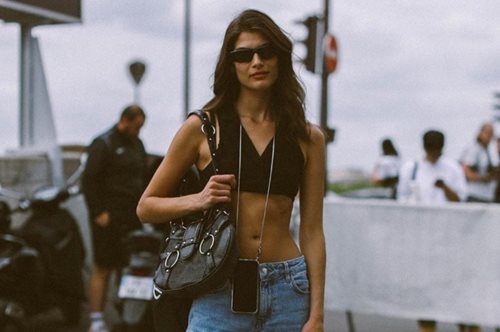 Ανθή Φακιδάρη: Η Ελληνίδα μοντέλο που έχει περπατήσει στις πασαρέλες των Chanel, Armani, Givenchy κ.α