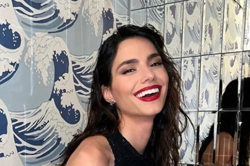 Ηλιάνα Παπαγεωργίου: Φόρεσε το old-school αξεσουάρ μαλλιών που θα φοράει κάθε fashionista το '23