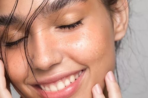 Υπάρχει ένας ορός ματιών που χαρίζει ένα απόλυτα λαμπερό και νεανικό βλέμμα