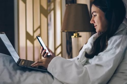 Πέντε βραδινές συνήθειες που αυξάνουν το λίπος στην κοιλιά