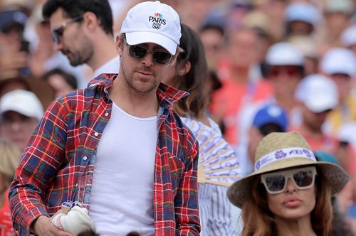 Ο Ράιαν Γκόσλινγκ και η Εύα Μέντες σε μια σπάνια οικογενειακή εμφάνιση, στους Ολυμπιακούς Αγώνες στο Παρίσι