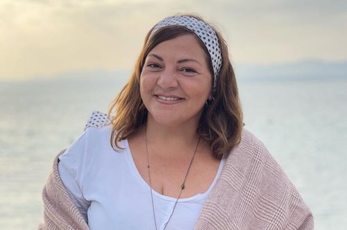 Βίκυ Σταυροπούλου: Φόρεσε το floral φόρεμα που κολακεύει όλες τις σιλουέτες