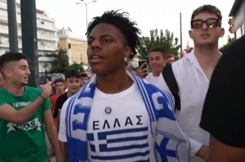 ΙShowSpeed: Ποιος είναι ο διάσημος YouTuber που προκάλεσε ντελίριο στην Αθήνα - Τον ακολουθούσαν σε όλη την πόλη [βίντεο]