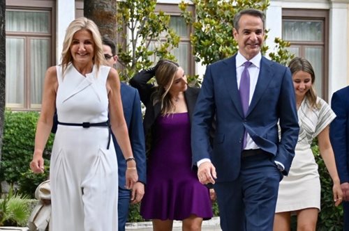 Η εμφάνιση της Μαρέβας Γκραμπόφσκι στην ορκωμοσία του Κυριάκου Μητσοτάκη