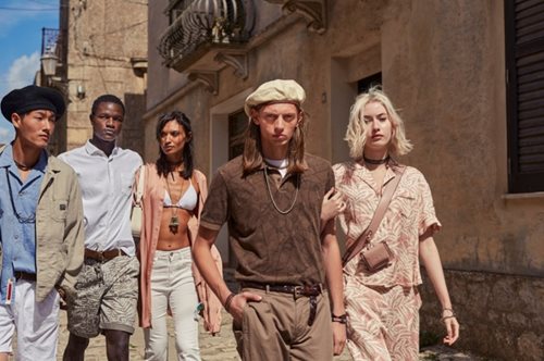 Η συλλογή Άνοιξη/Καλοκαίρι 2023 της La Martina, απευθύνεται στη γυναίκα που αγαπά την διακριτική πολυτέλεια και κομψότητα