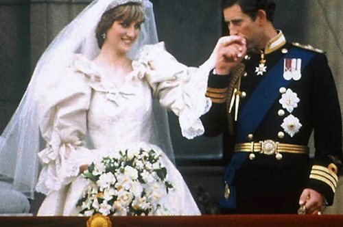 Κάρολος Νταϊάνα: Δημοπρατείται κομμάτι από τη γαμήλια τούρτα τους